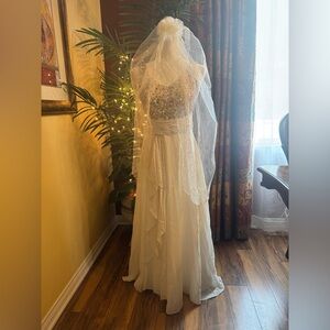 Vintage Sequined White Wedding Dress with Veil